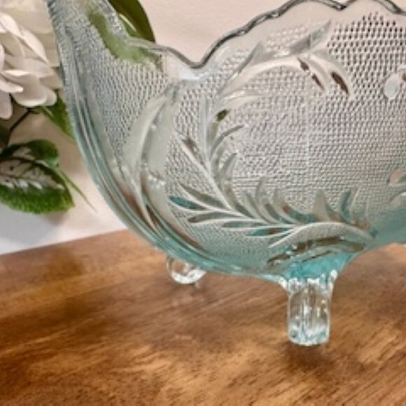 Vintage Jeanette Lombardo Light Blue Glass Bowl Scalloped Footed Depression Patt - Picture 4 of 4